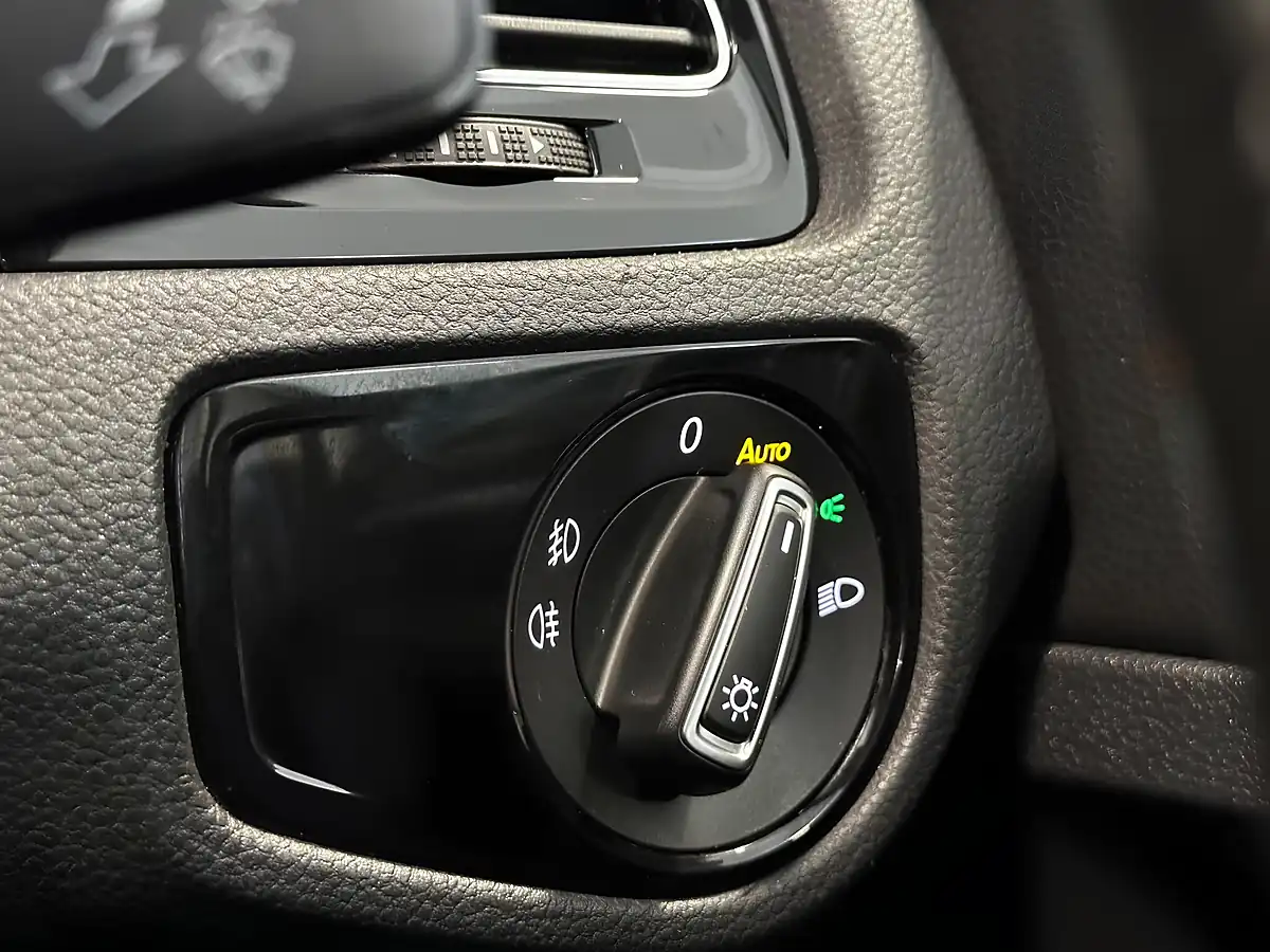 Used 2015 Volkswagen Golf Se Bluemotion Tech White - Interior and Exterior details 13