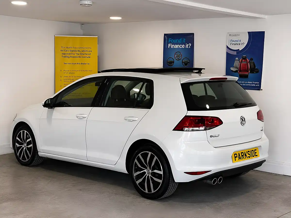 Used 2015 Volkswagen Golf Se Bluemotion Tech White - Interior and Exterior details 3