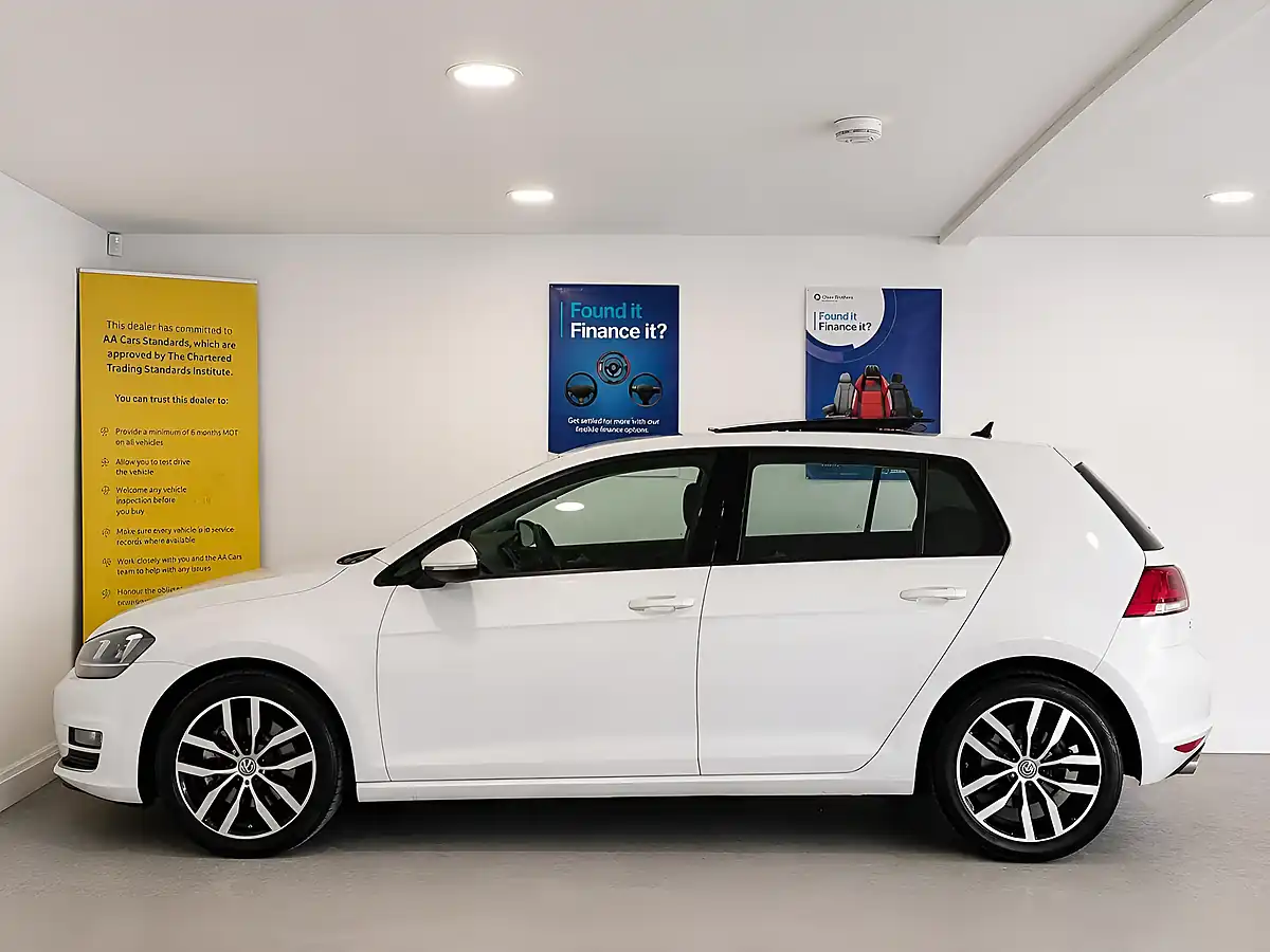 Used 2015 Volkswagen Golf Se Bluemotion Tech White - Interior and Exterior details 6