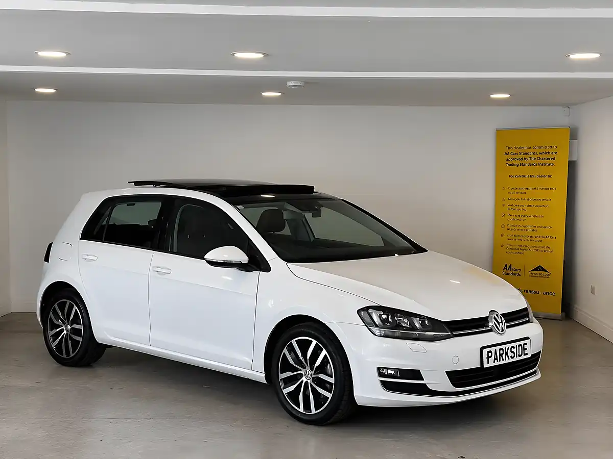 Used 2015 Volkswagen Golf Se Bluemotion Tech White - Interior and Exterior details 9