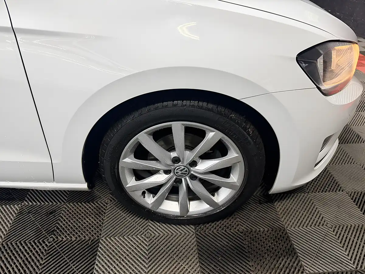 Used 2015 Volkswagen Golf Sv Bluemotion Tech GT White - Interior and Exterior details 13