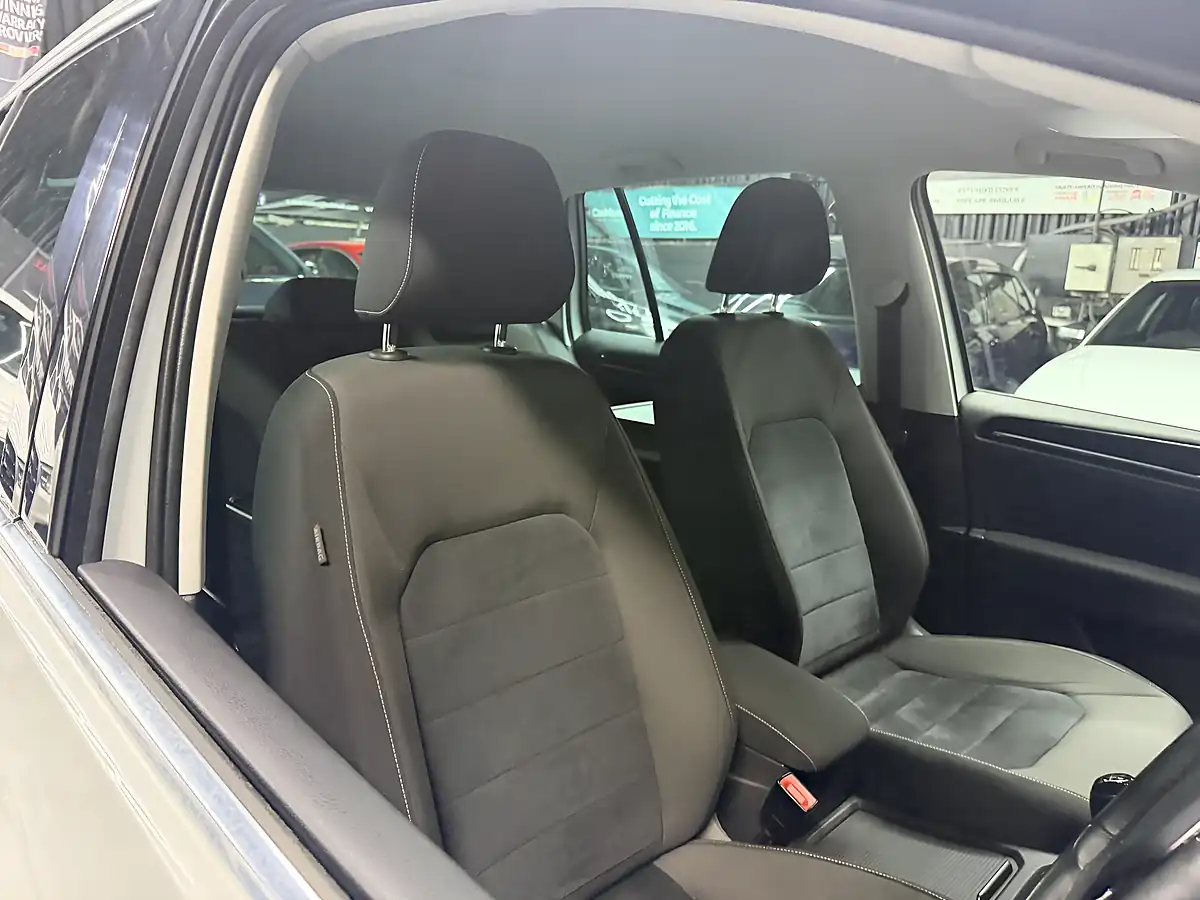Used 2015 Volkswagen Golf Sv Bluemotion Tech GT White - Interior and Exterior details 14