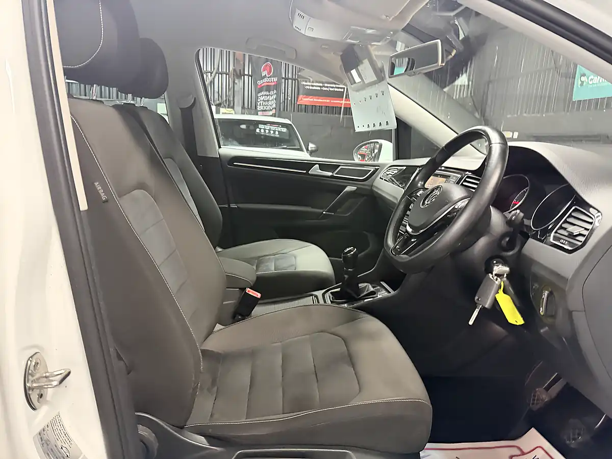 Used 2015 Volkswagen Golf Sv Bluemotion Tech GT White - Interior and Exterior details 16
