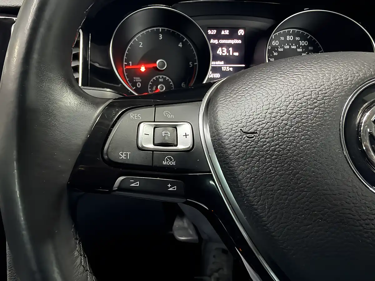 Used 2015 Volkswagen Golf Sv Bluemotion Tech GT White - Interior and Exterior details 18