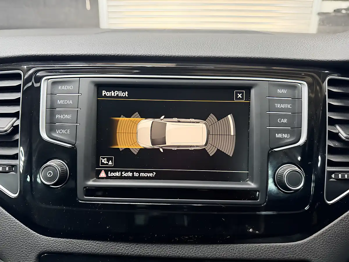 Used 2015 Volkswagen Golf Sv Bluemotion Tech GT White - Interior and Exterior details 20