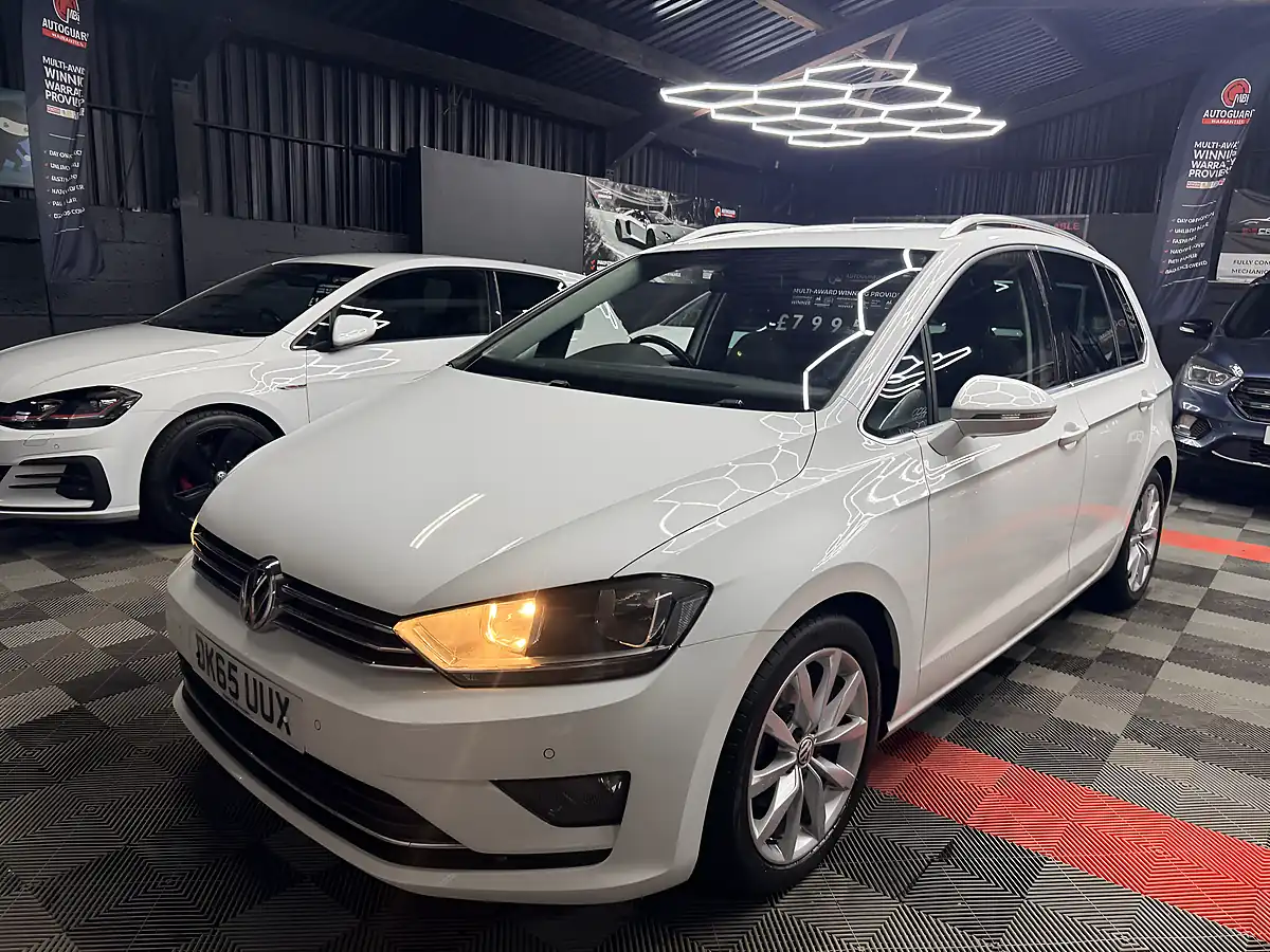 Used 2015 Volkswagen Golf Sv Bluemotion Tech GT White - Interior and Exterior details 4