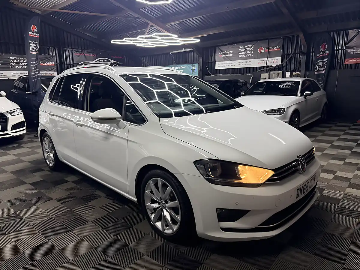Used 2015 Volkswagen Golf Sv Bluemotion Tech GT White - Interior and Exterior details 5