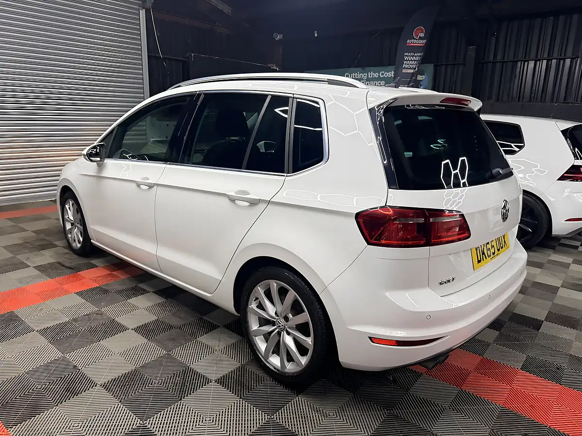 Used 2015 Volkswagen Golf Sv Bluemotion Tech GT White - Interior and Exterior details 6