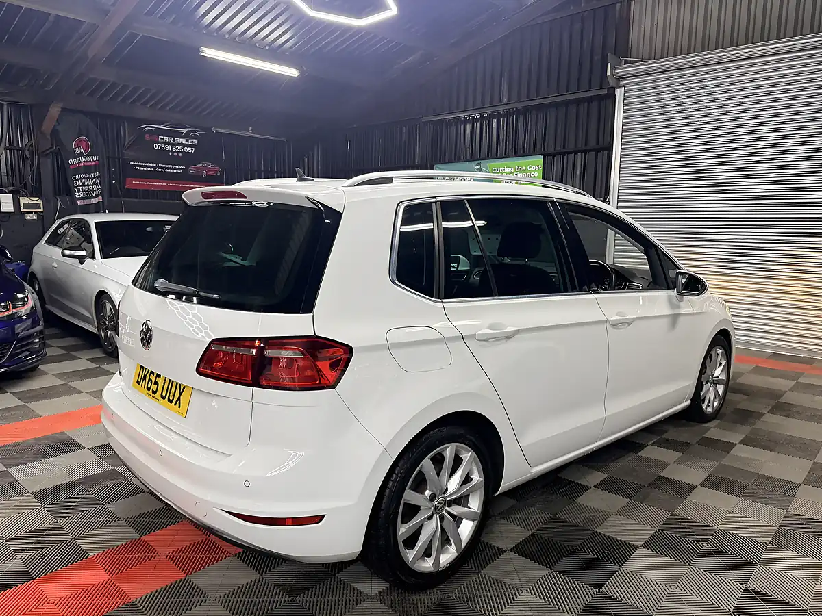 Used 2015 Volkswagen Golf Sv Bluemotion Tech GT White - Interior and Exterior details 9