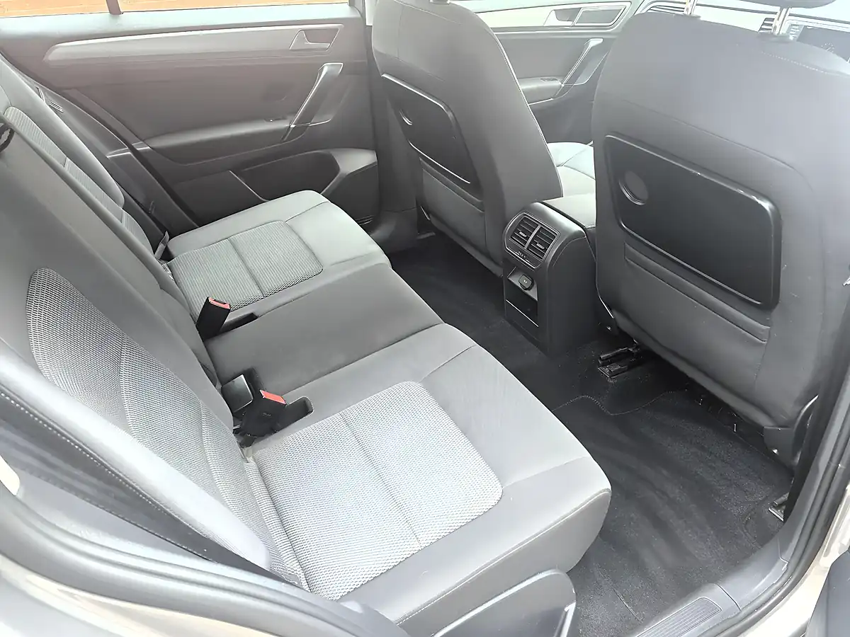 Used 2015 Volkswagen Golf Sv Bluemotion Tech Se Grey - Interior and Exterior details 13