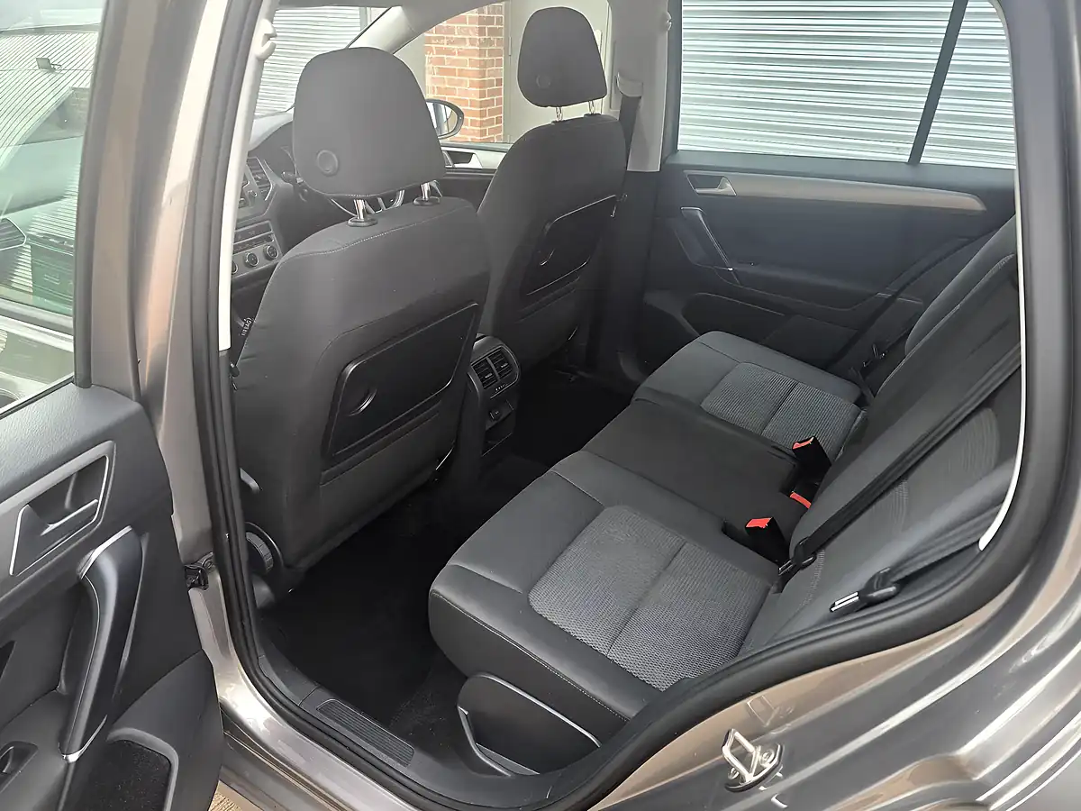 Used 2015 Volkswagen Golf Sv Bluemotion Tech Se Grey - Interior and Exterior details 14