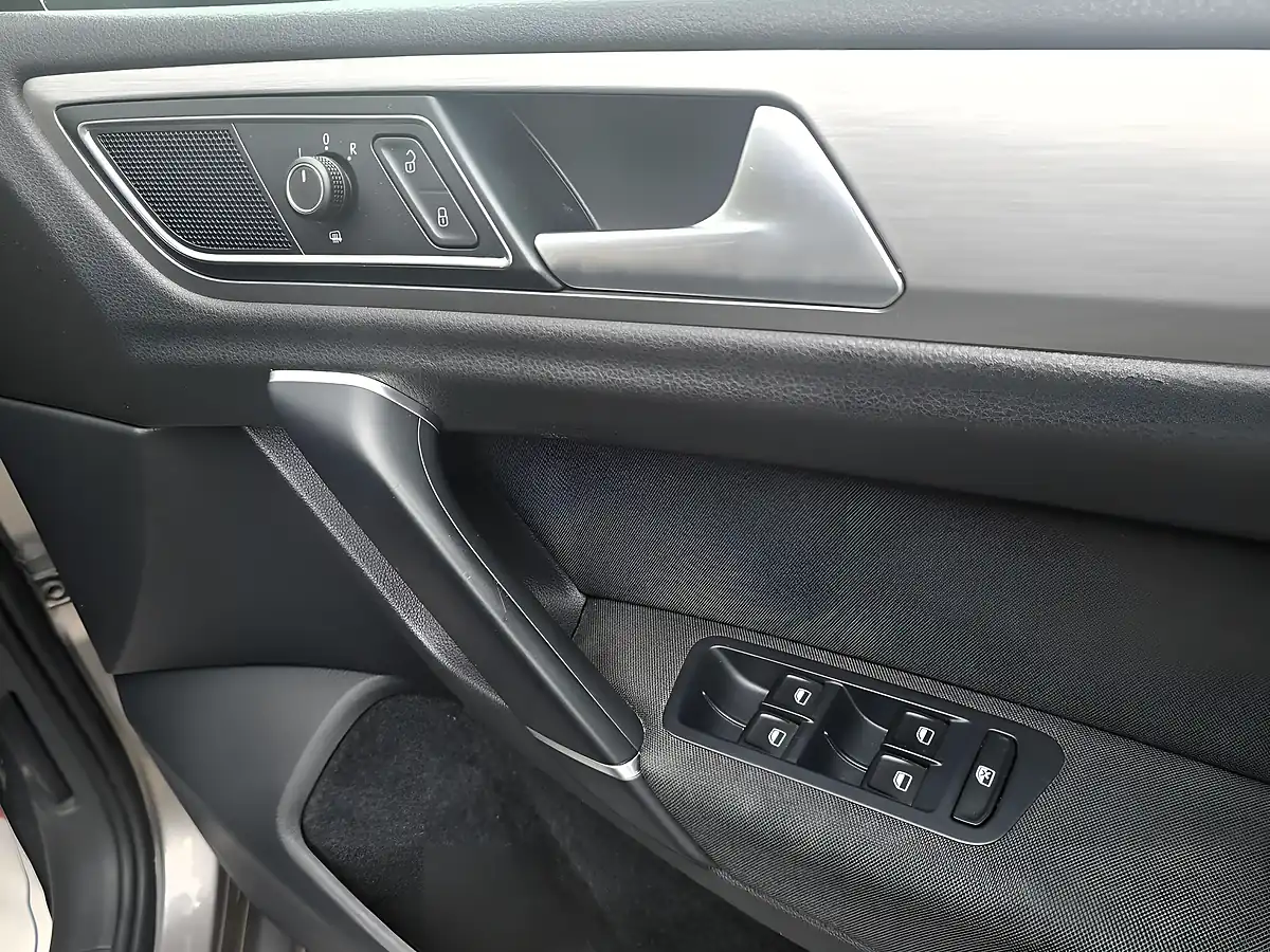 Used 2015 Volkswagen Golf Sv Bluemotion Tech Se Grey - Interior and Exterior details 15