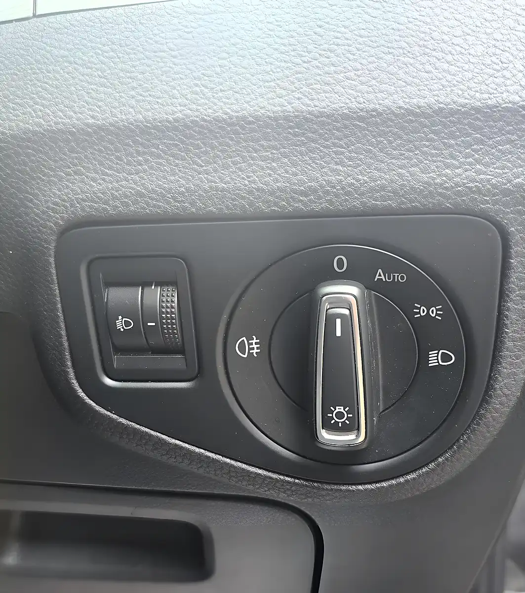 Used 2015 Volkswagen Golf Sv Bluemotion Tech Se Grey - Interior and Exterior details 16