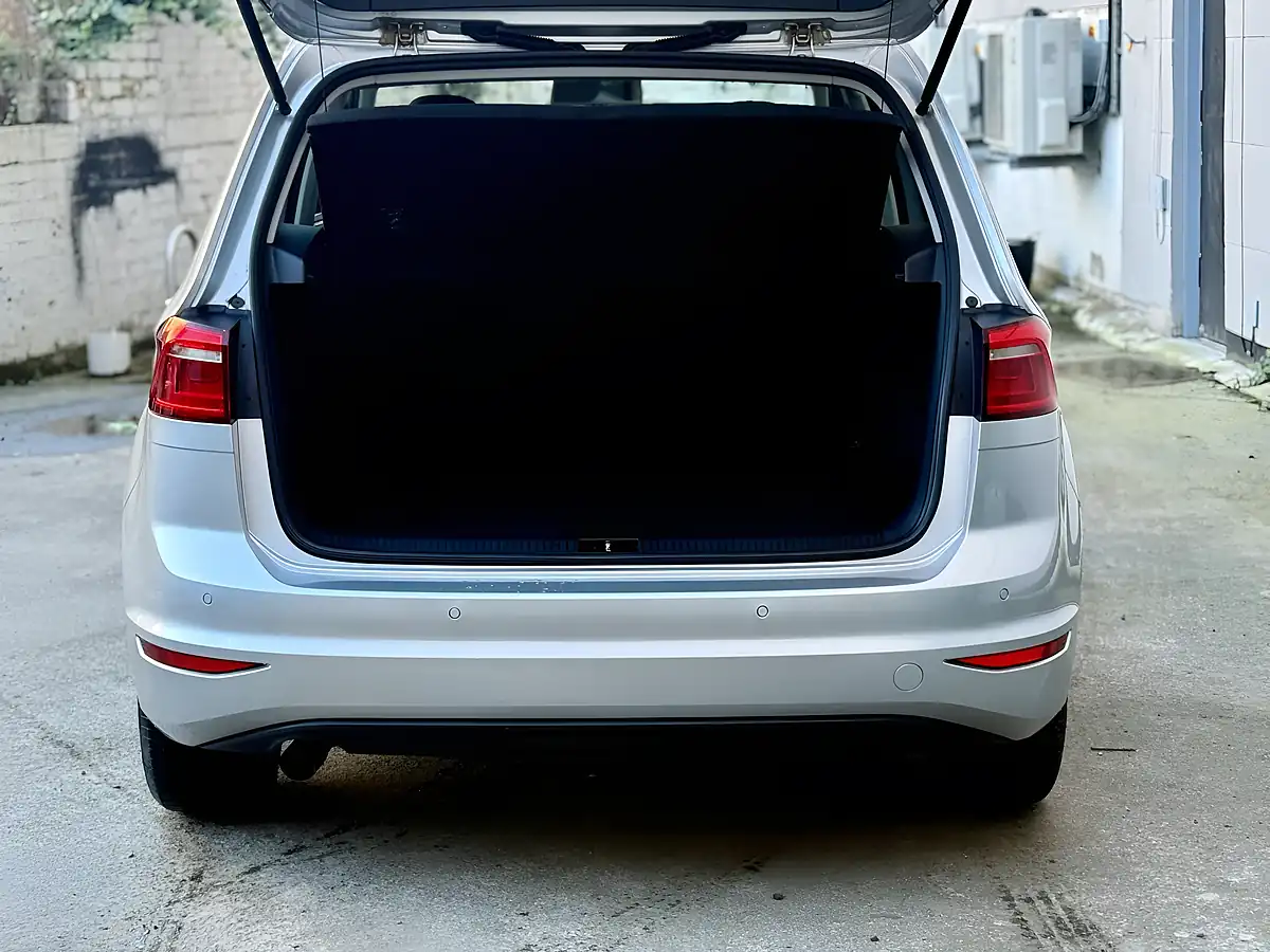 Used 2015 Volkswagen Golf Sv Bluemotion Tech Se Silver - Interior and Exterior details 10