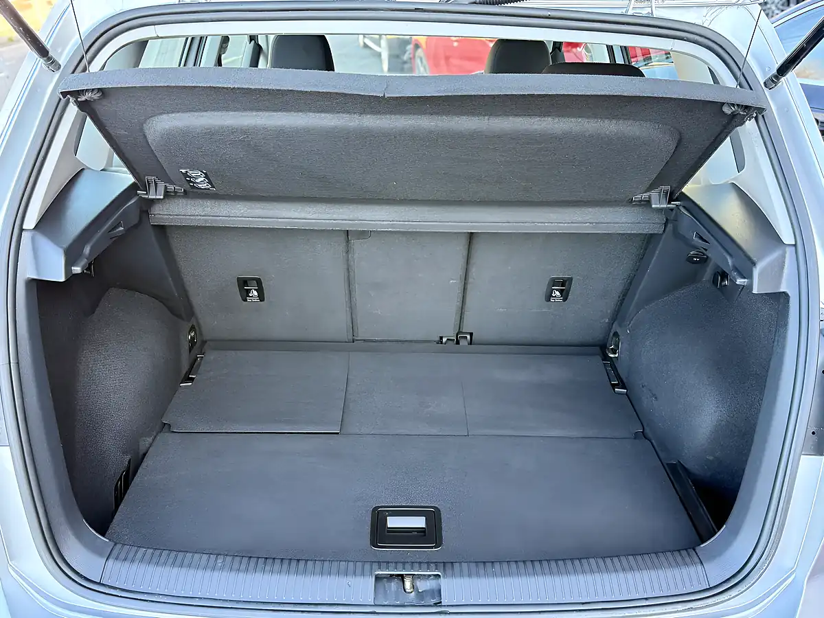 Used 2015 Volkswagen Golf Sv Bluemotion Tech Se Silver - Interior and Exterior details 11