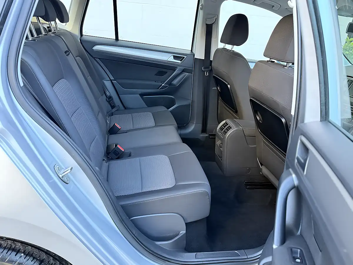 Used 2015 Volkswagen Golf Sv Bluemotion Tech Se Silver - Interior and Exterior details 13
