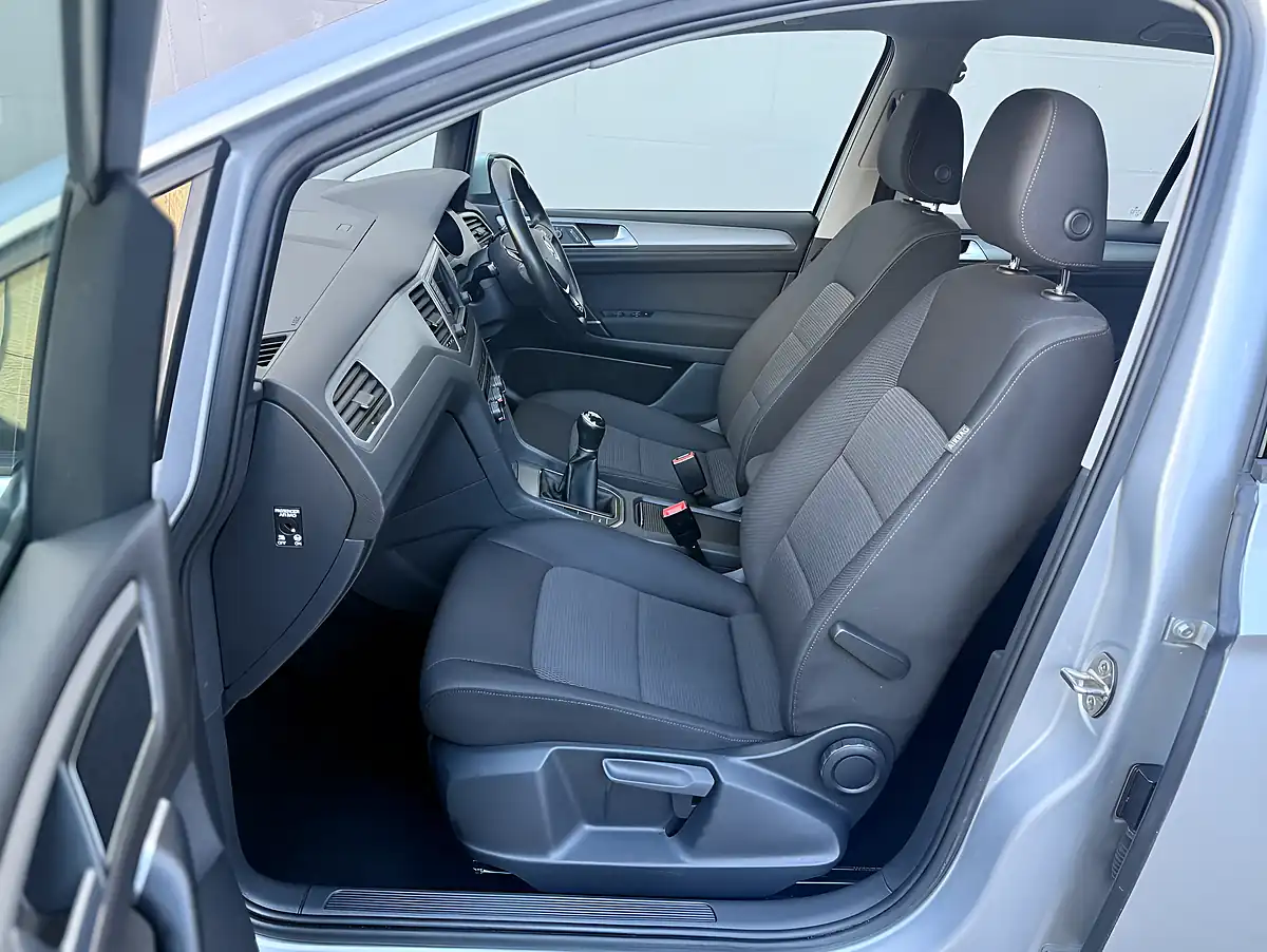 Used 2015 Volkswagen Golf Sv Bluemotion Tech Se Silver - Interior and Exterior details 14