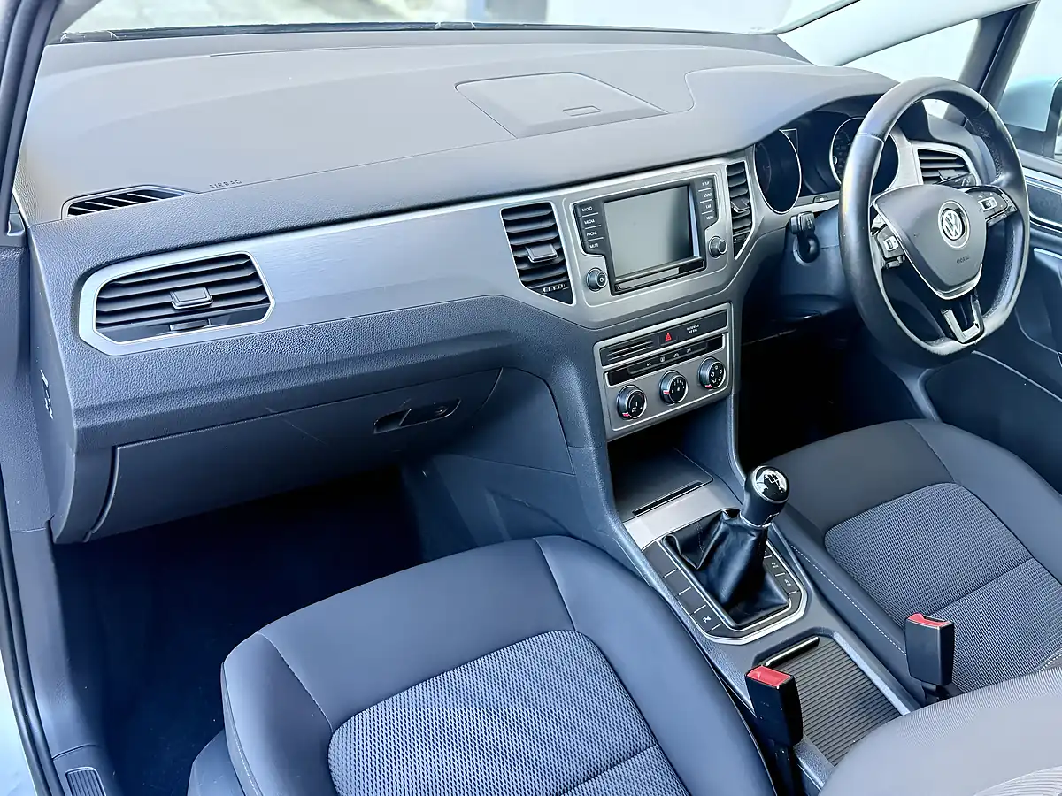 Used 2015 Volkswagen Golf Sv Bluemotion Tech Se Silver - Interior and Exterior details 17