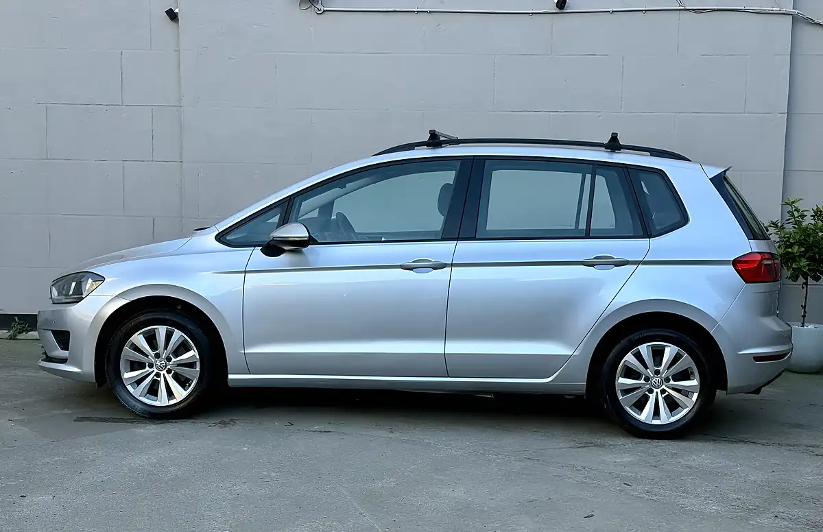 Used 2015 Volkswagen Golf Sv Bluemotion Tech Se Silver - Interior and Exterior details 6