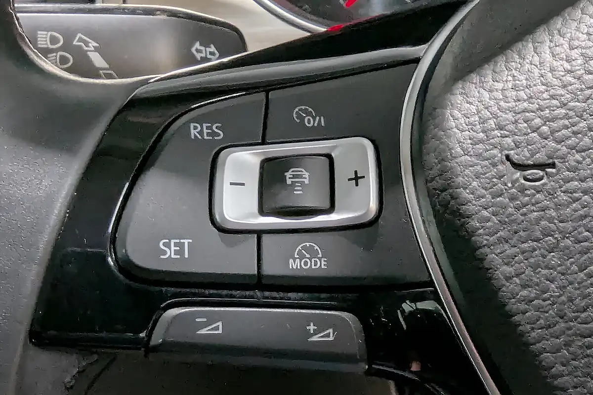 Used 2015 Volkswagen Golf Sv Bluemotion Tech Se Silver - Interior and Exterior details 11
