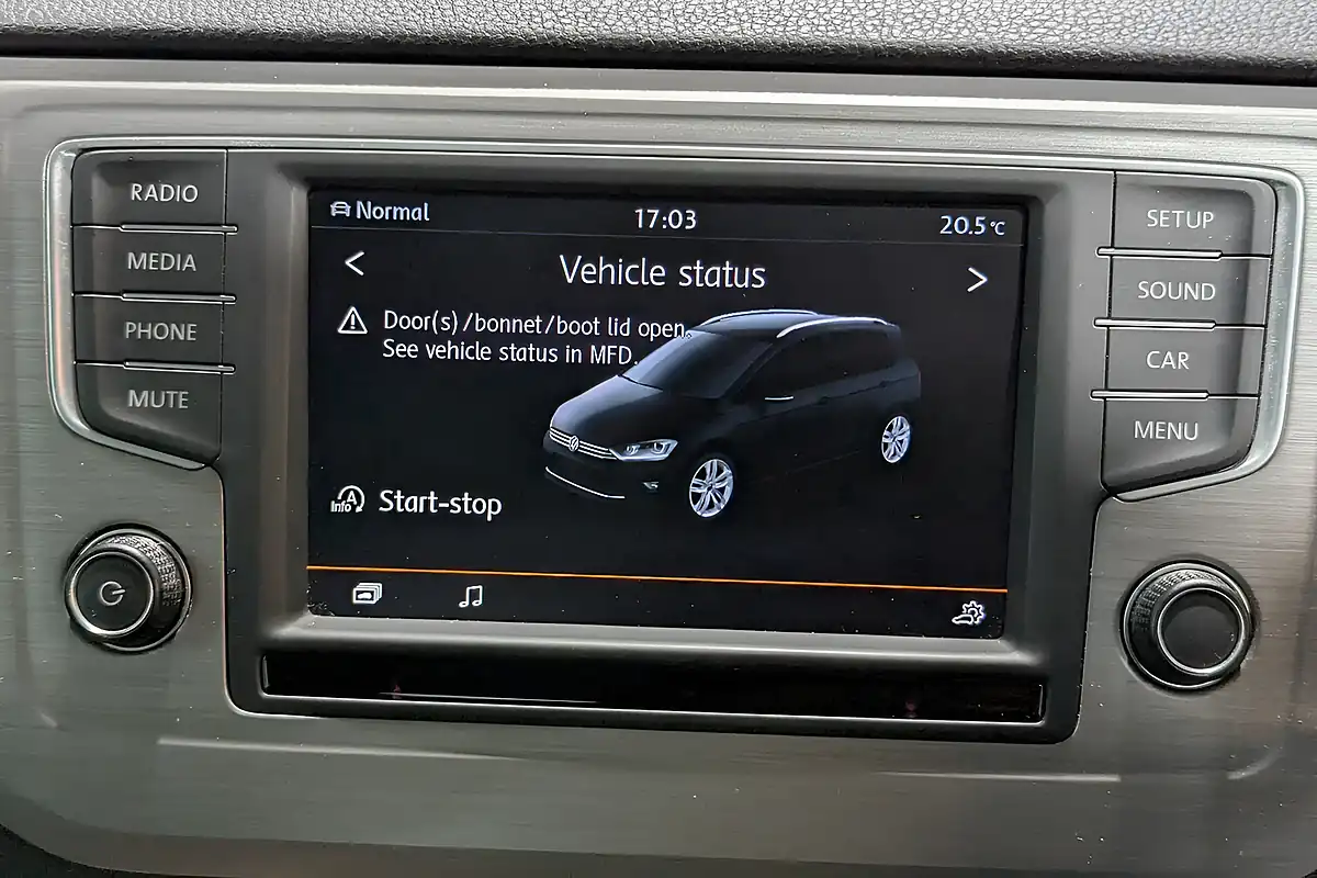 Used 2015 Volkswagen Golf Sv Bluemotion Tech Se Silver - Interior and Exterior details 13