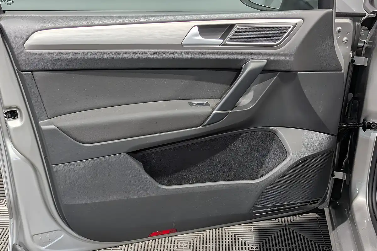 Used 2015 Volkswagen Golf Sv Bluemotion Tech Se Silver - Interior and Exterior details 19