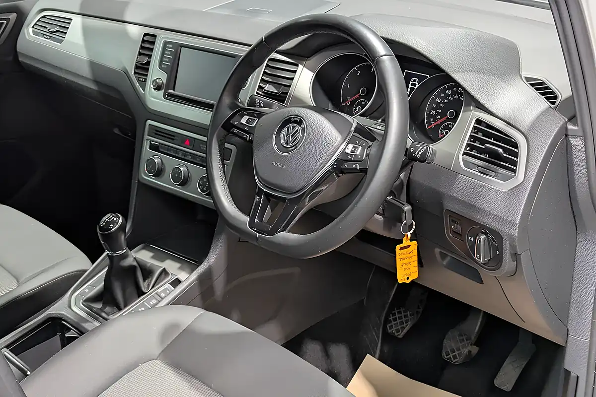 Used 2015 Volkswagen Golf Sv Bluemotion Tech Se Silver - Interior and Exterior details 2