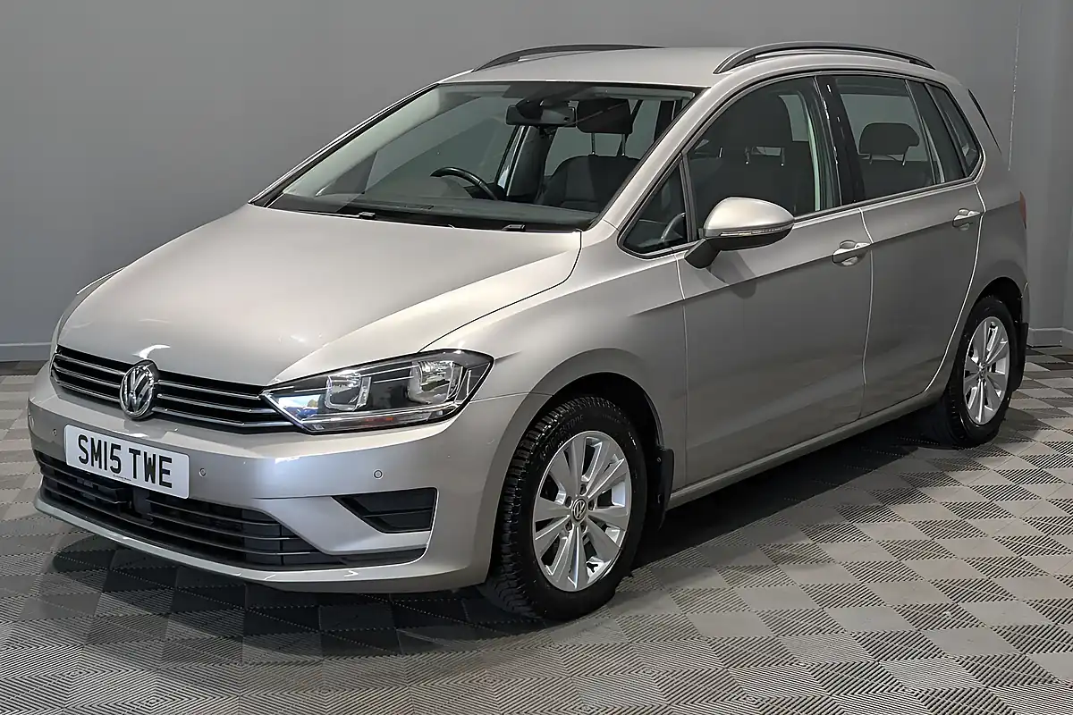 Used 2015 Volkswagen Golf Sv Bluemotion Tech Se Silver - Interior and Exterior details 4