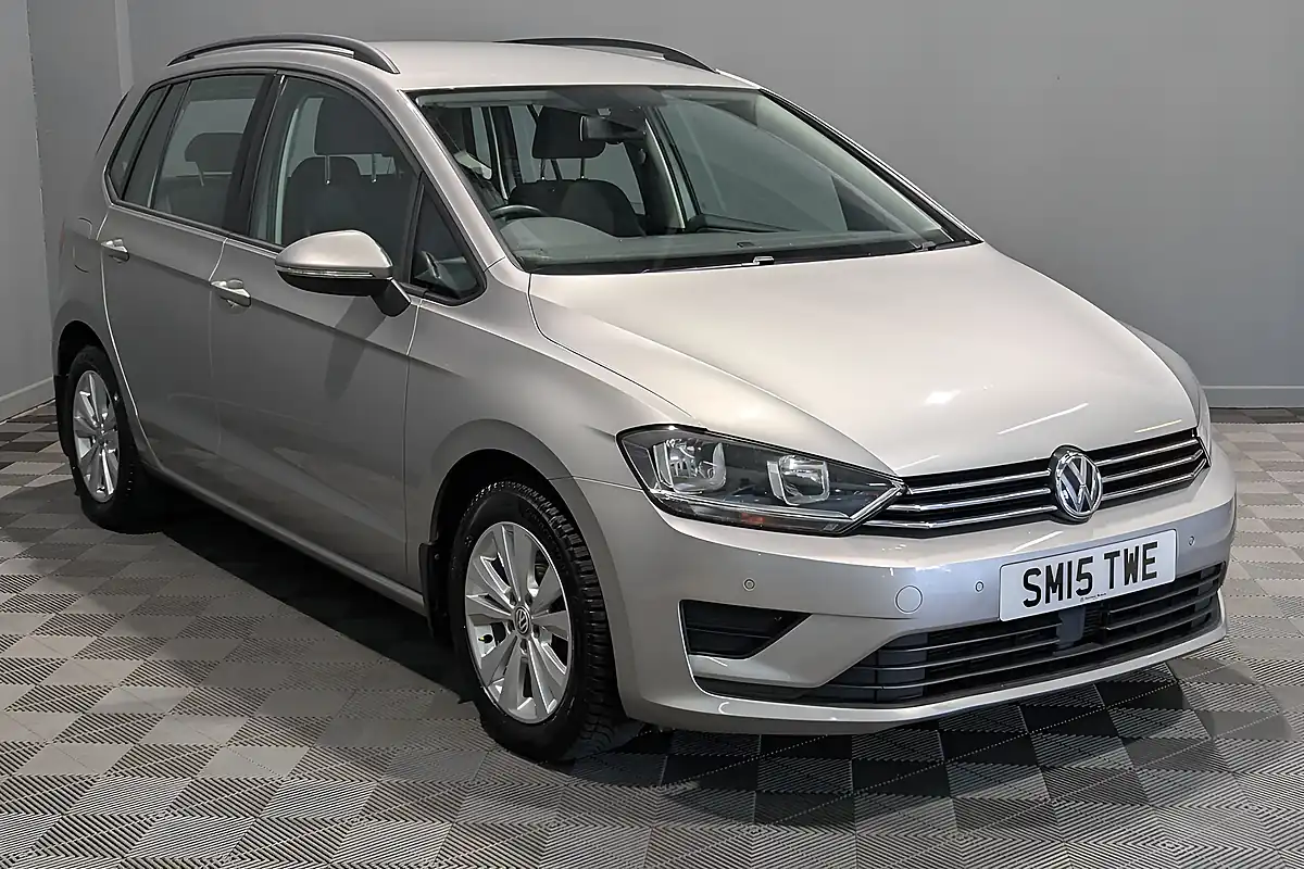 Used 2015 Volkswagen Golf Sv Bluemotion Tech Se Silver - Interior and Exterior details 6