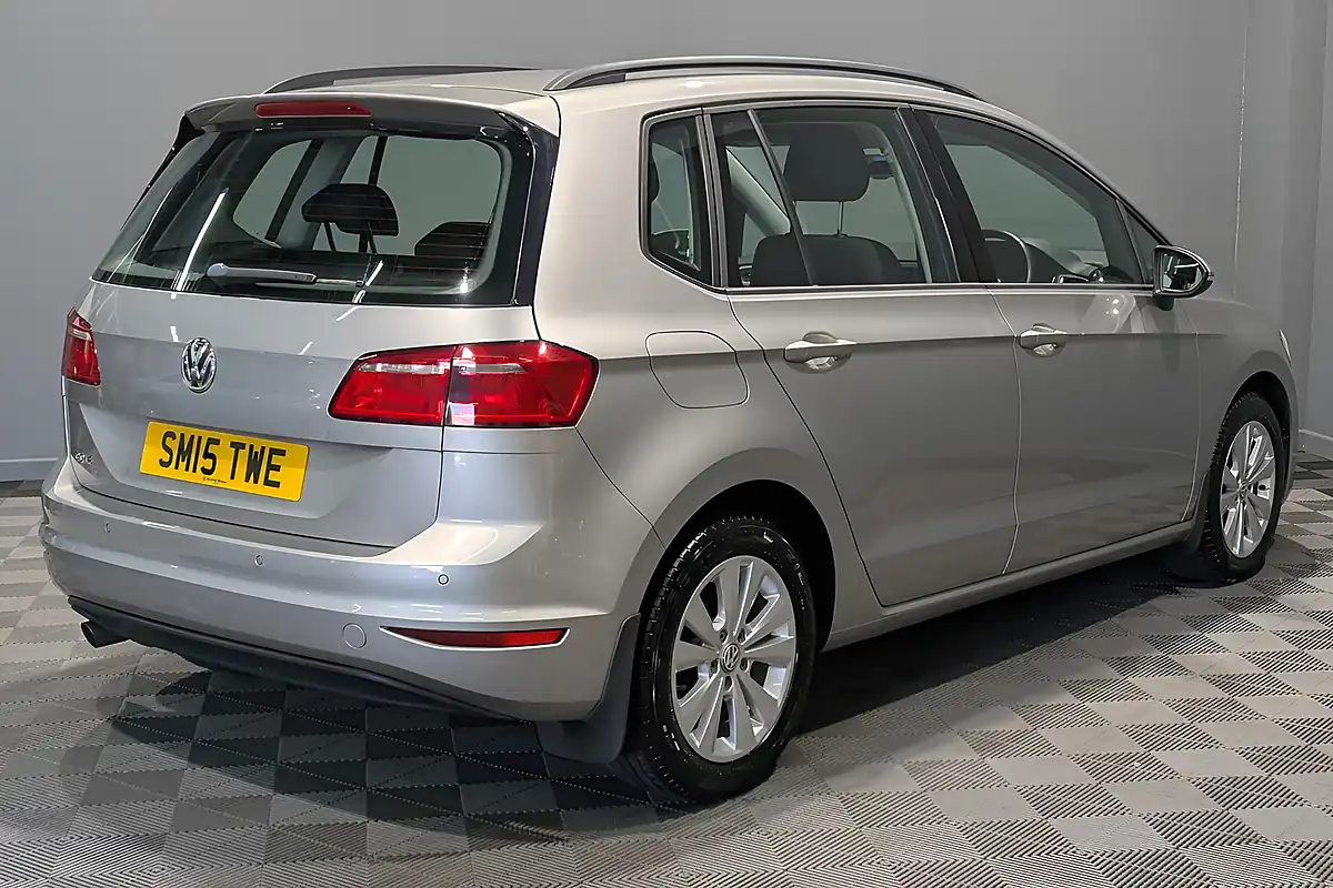 Used 2015 Volkswagen Golf Sv Bluemotion Tech Se Silver - Interior and Exterior details 7
