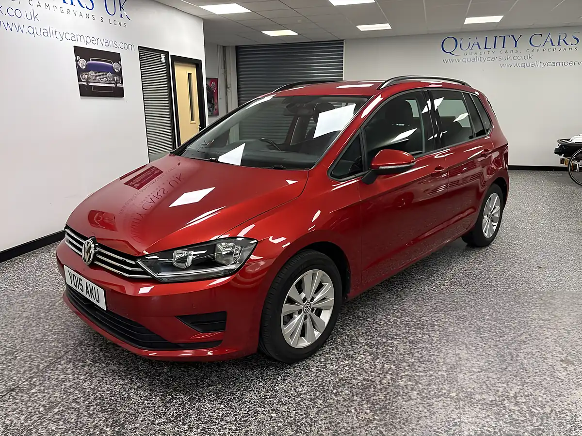 Used 2015 Volkswagen Golf Sv Se Carmen Red - Front View