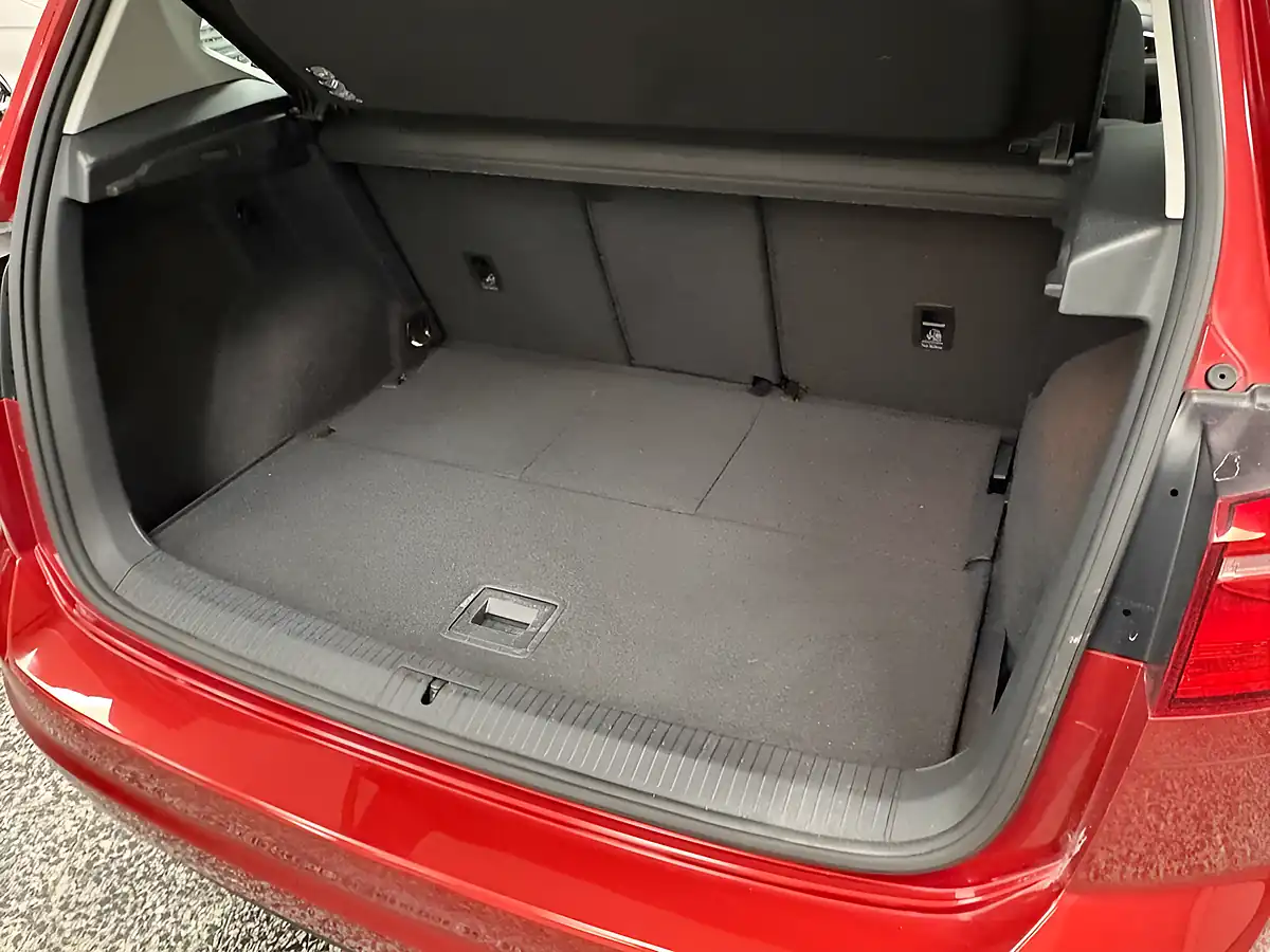 Used 2015 Volkswagen Golf Sv Se Carmen Red - Interior and Exterior details 14