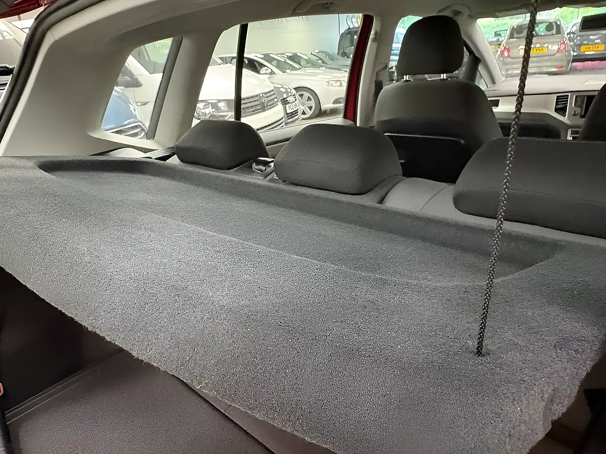 Used 2015 Volkswagen Golf Sv Se Carmen Red - Interior and Exterior details 18