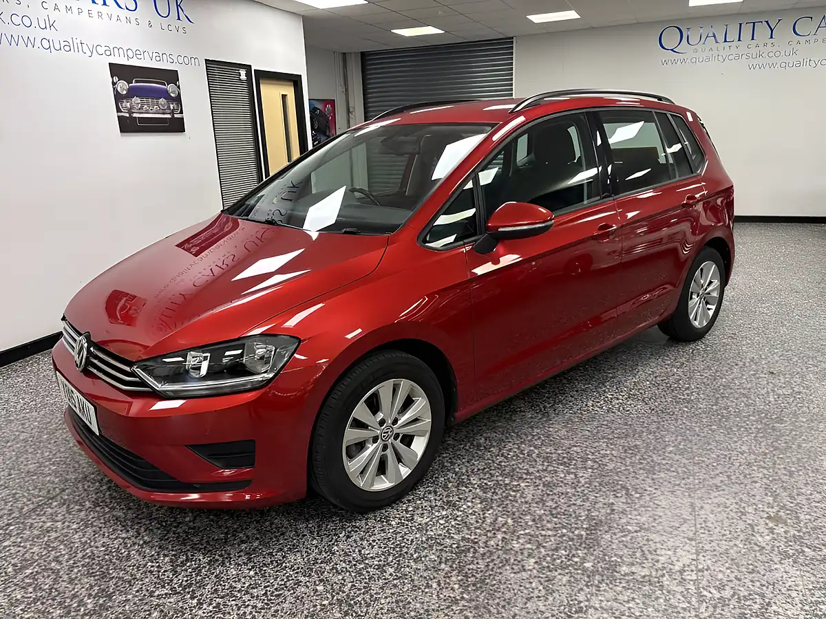 Used 2015 Volkswagen Golf Sv Se Carmen Red - Interior and Exterior details 4