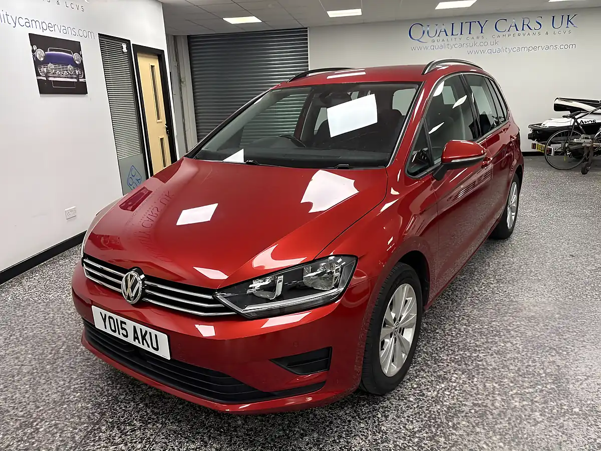 Used 2015 Volkswagen Golf Sv Se Carmen Red - Interior and Exterior details 5