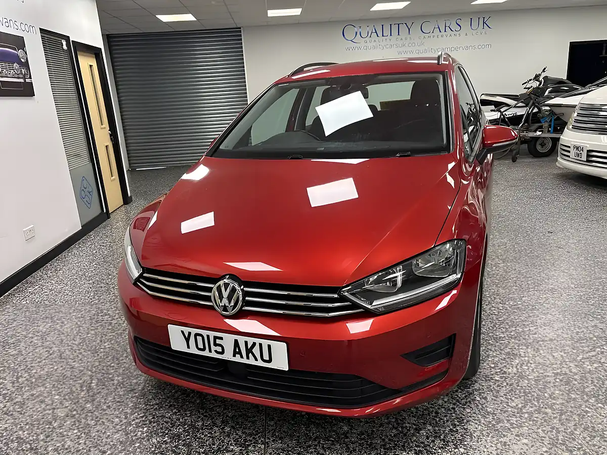 Used 2015 Volkswagen Golf Sv Se Carmen Red - Interior and Exterior details 6