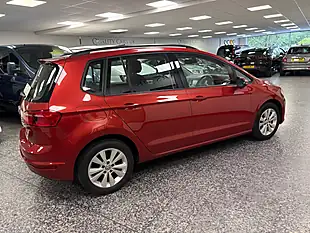 Used 2015 Volkswagen Golf Sv Se Carmen Red - Interior and Exterior details 9