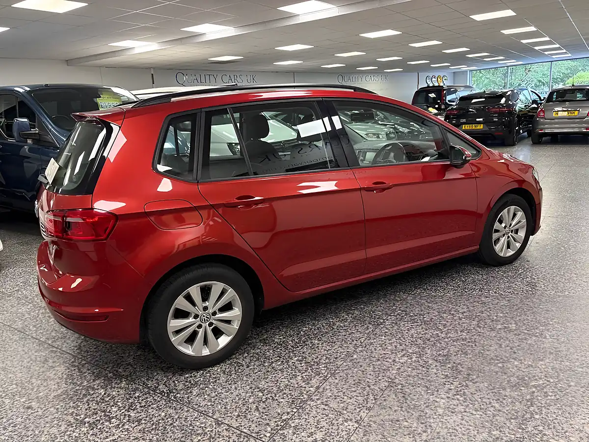 Used 2015 Volkswagen Golf Sv Se Carmen Red - Interior and Exterior details 9