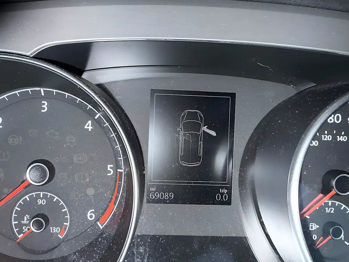 Used 2015 Volkswagen Golf Sv Se - Interior and Exterior details 17