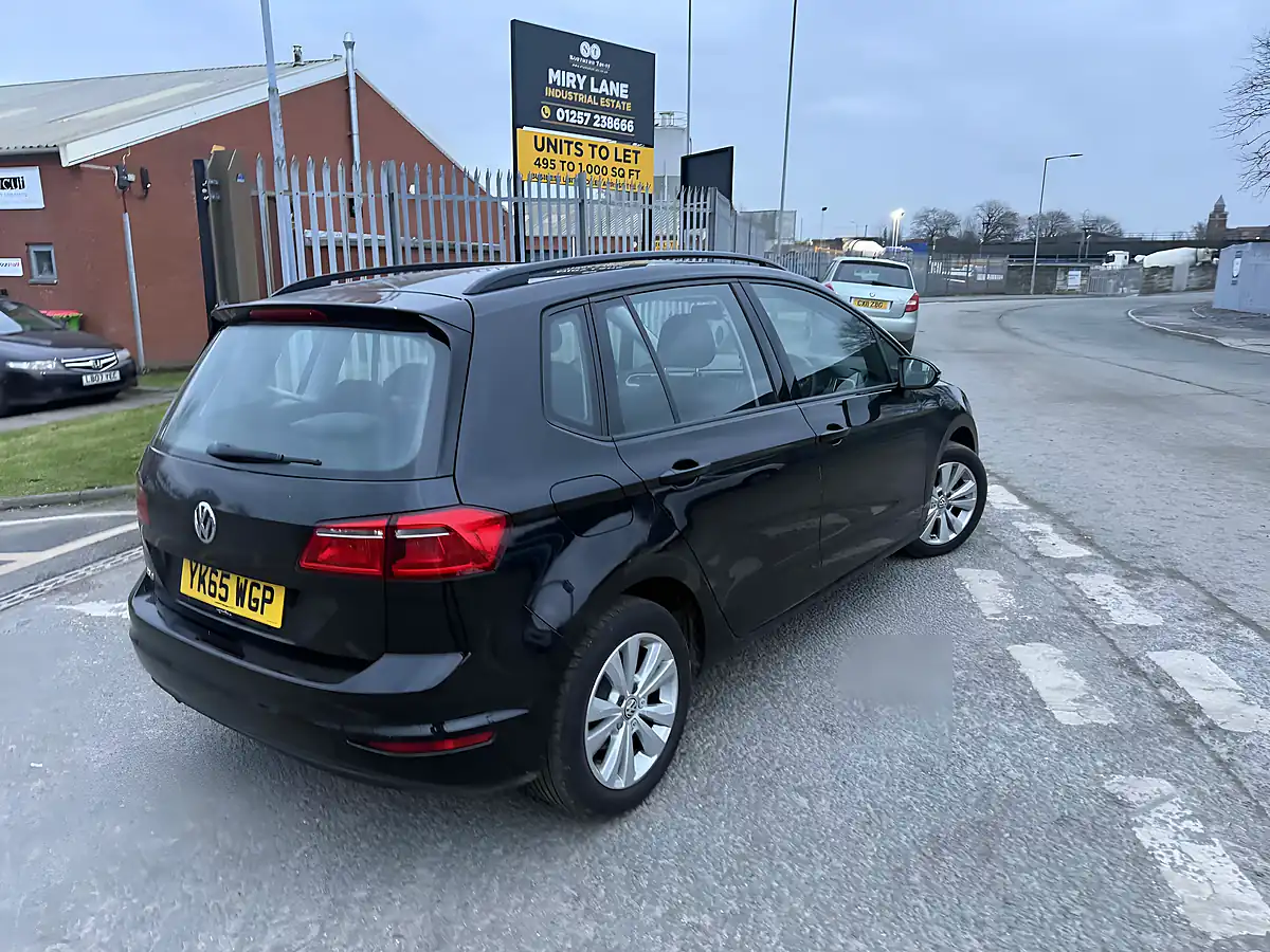 Used 2015 Volkswagen Golf Sv Se - Interior and Exterior details 5