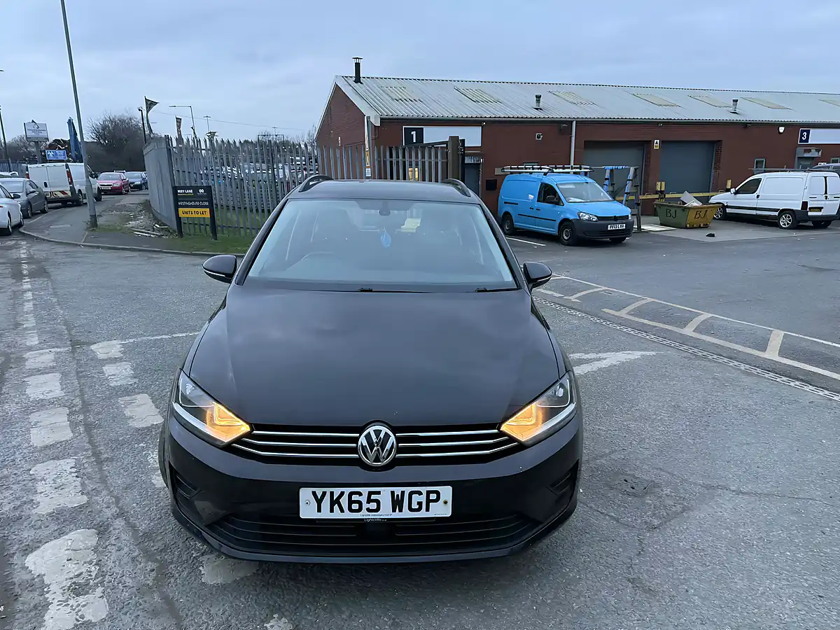 Used 2015 Volkswagen Golf Sv Se - Interior and Exterior details 8