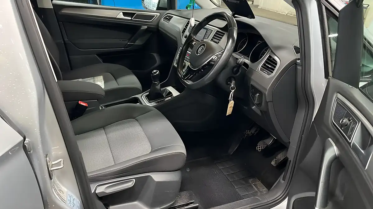 Used 2015 Volkswagen Golf Sv Se Silver - Interior and Exterior details 11