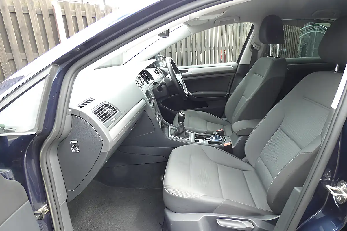 Used 2015 Volkswagen Golf Tech Match Blue - Interior and Exterior details 11