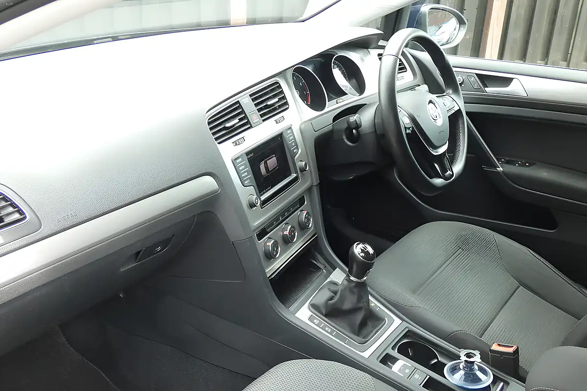 Used 2015 Volkswagen Golf Tech Match Blue - Interior and Exterior details 12