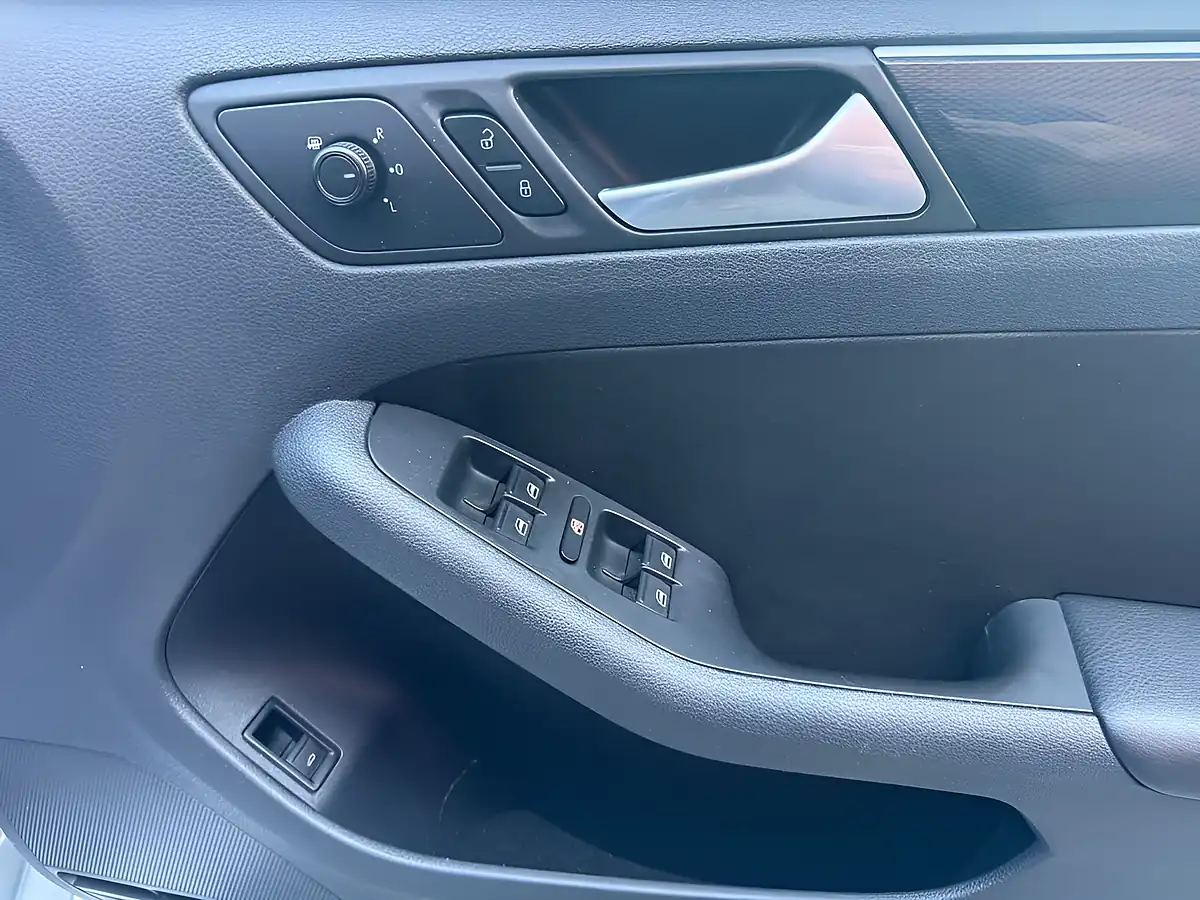 Used 2015 Volkswagen Jetta Bluemotion Tech GT Silver - Interior and Exterior details 10