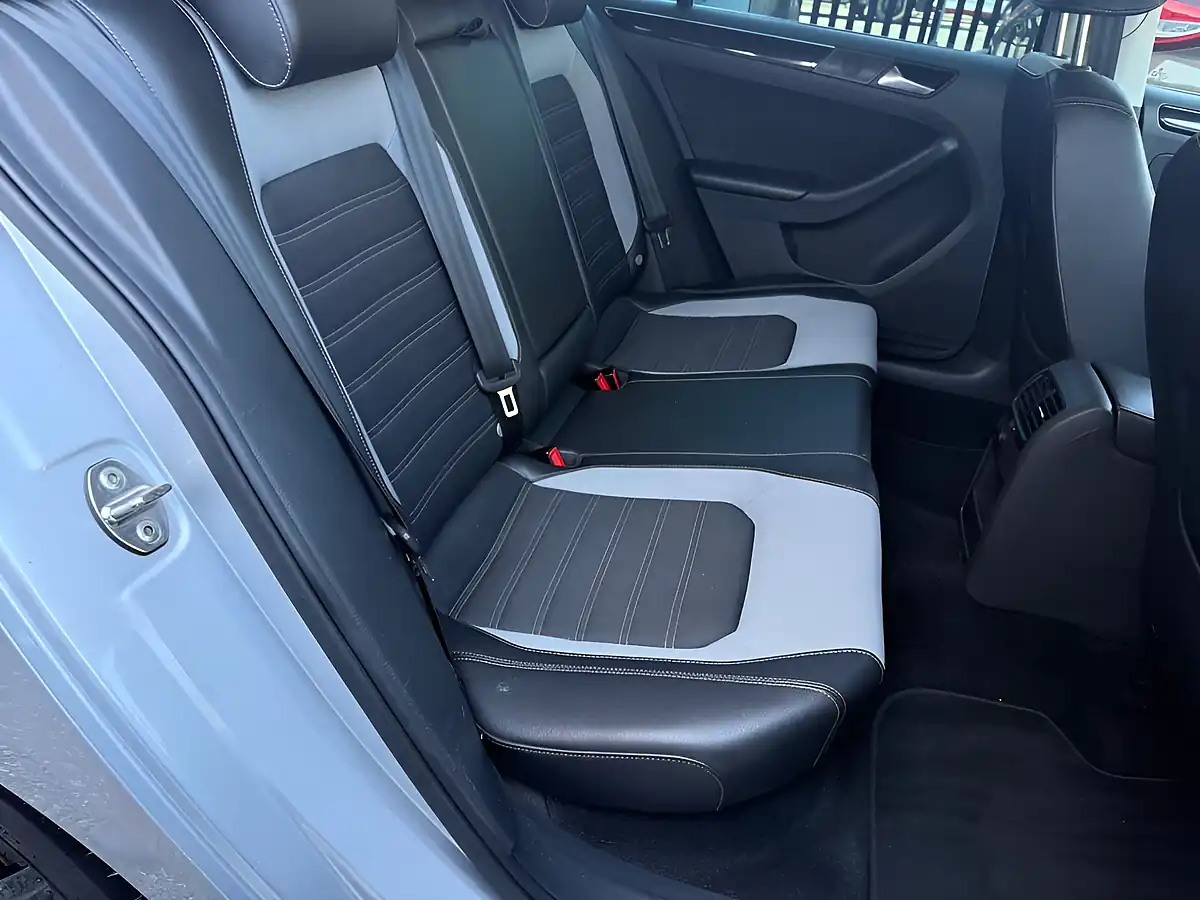Used 2015 Volkswagen Jetta Bluemotion Tech GT Silver - Interior and Exterior details 18