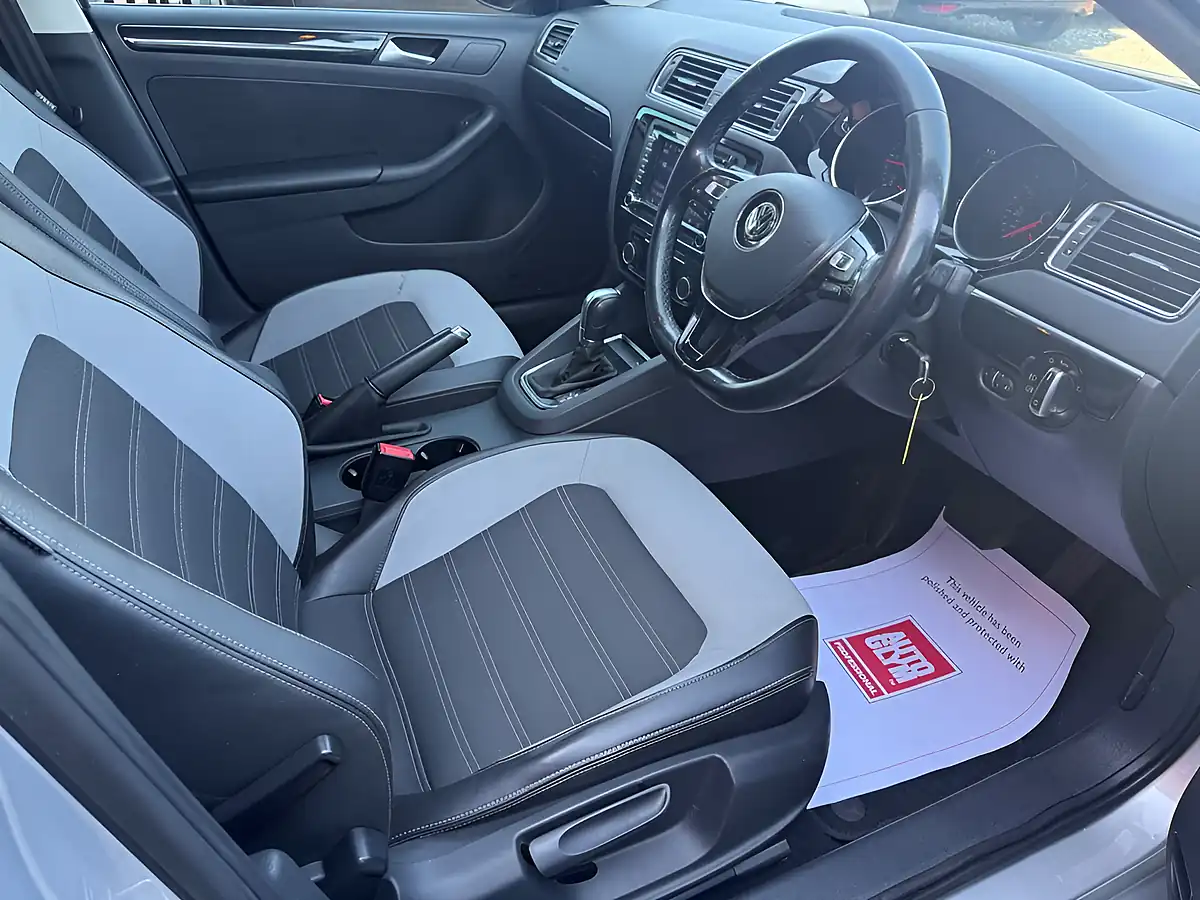 Used 2015 Volkswagen Jetta Bluemotion Tech GT Silver - Interior and Exterior details 8