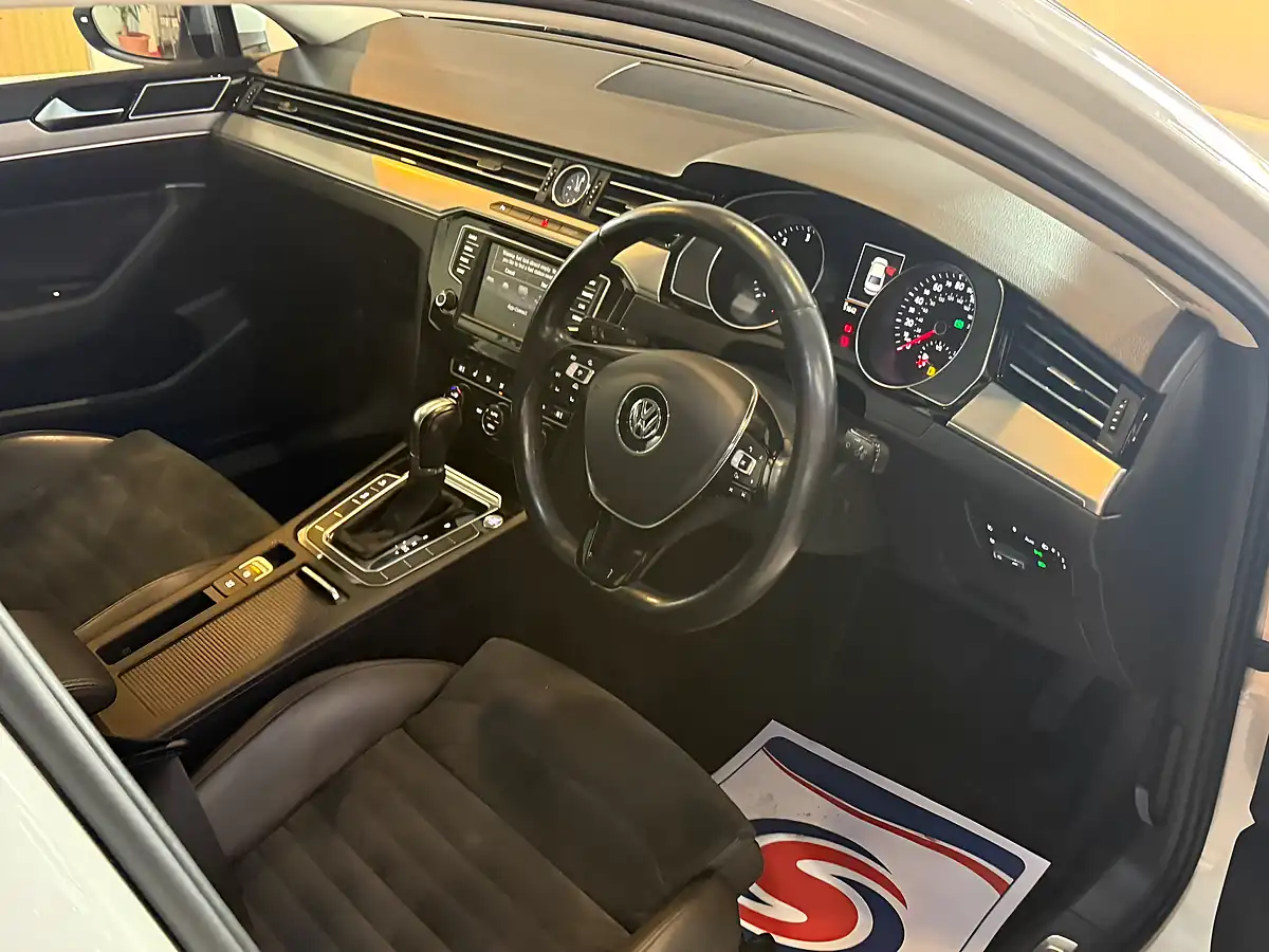 Used 2015 Volkswagen Passat Bluemotion Tech GT White - Interior and Exterior details 15