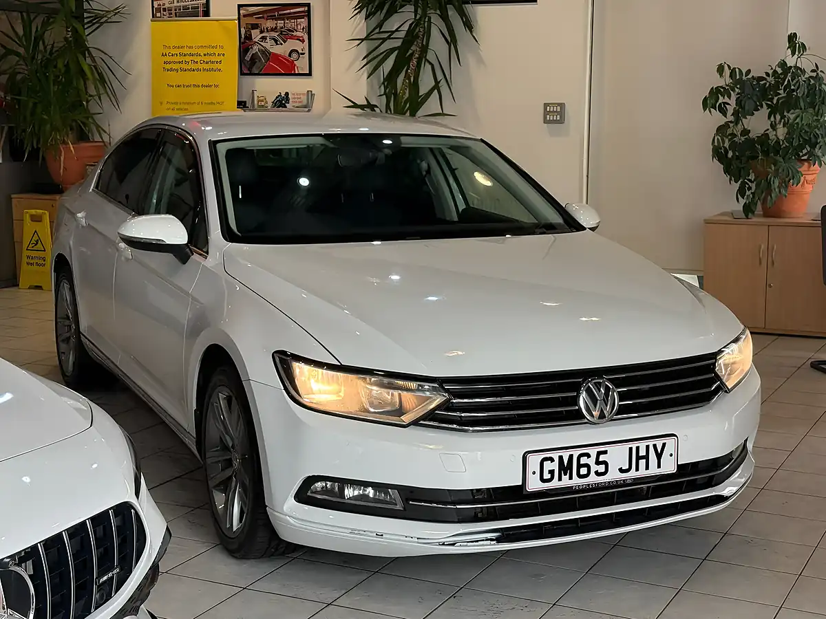 Used 2015 Volkswagen Passat Bluemotion Tech GT White - Interior and Exterior details 8