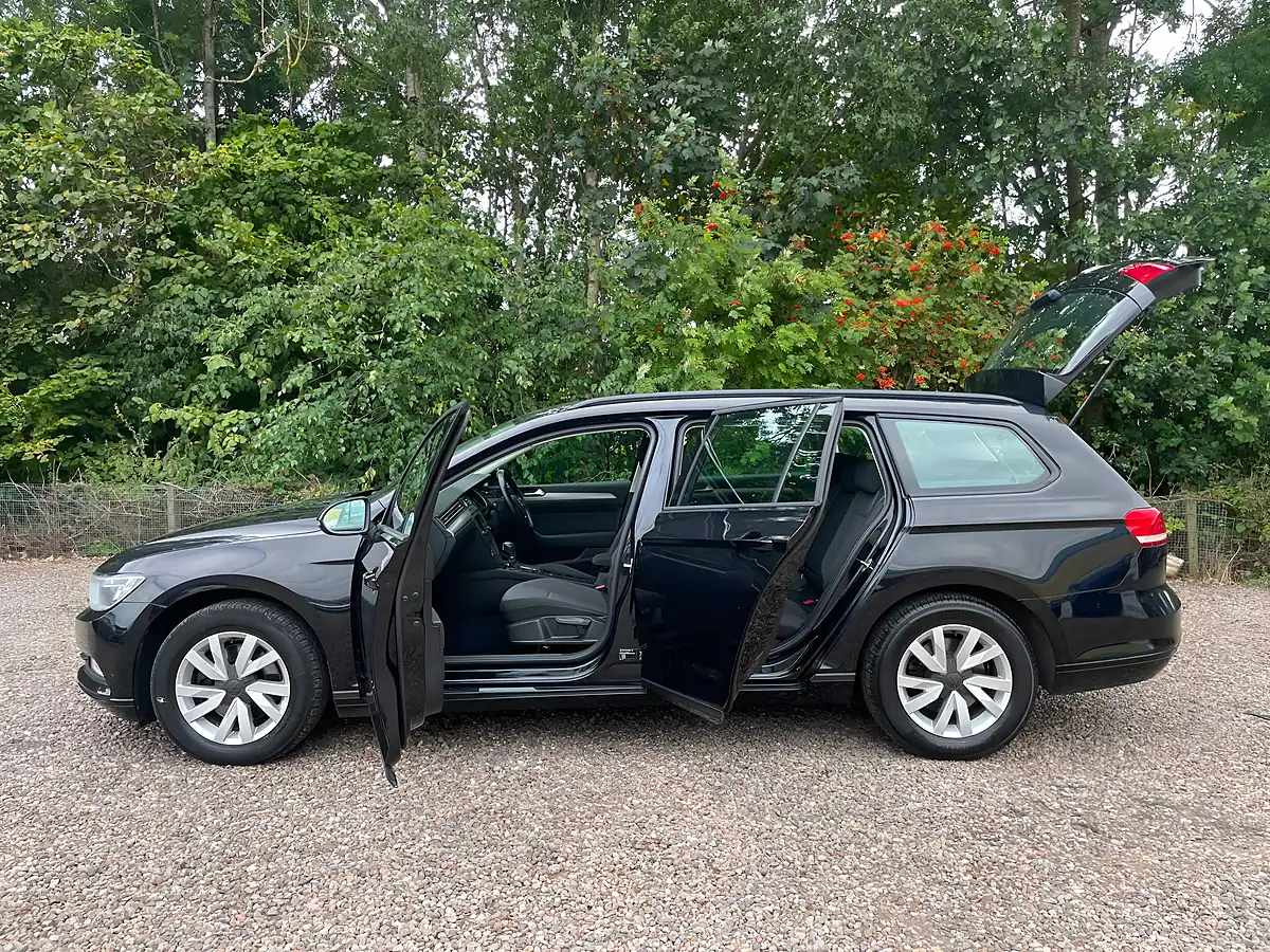 Used 2015 Volkswagen Passat Bluemotion Tech S Black - Interior and Exterior details 10